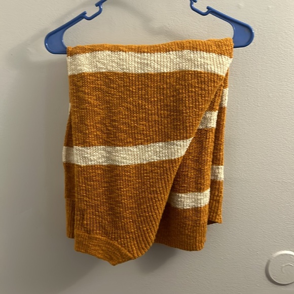 Sweater - Picture 4 of 4